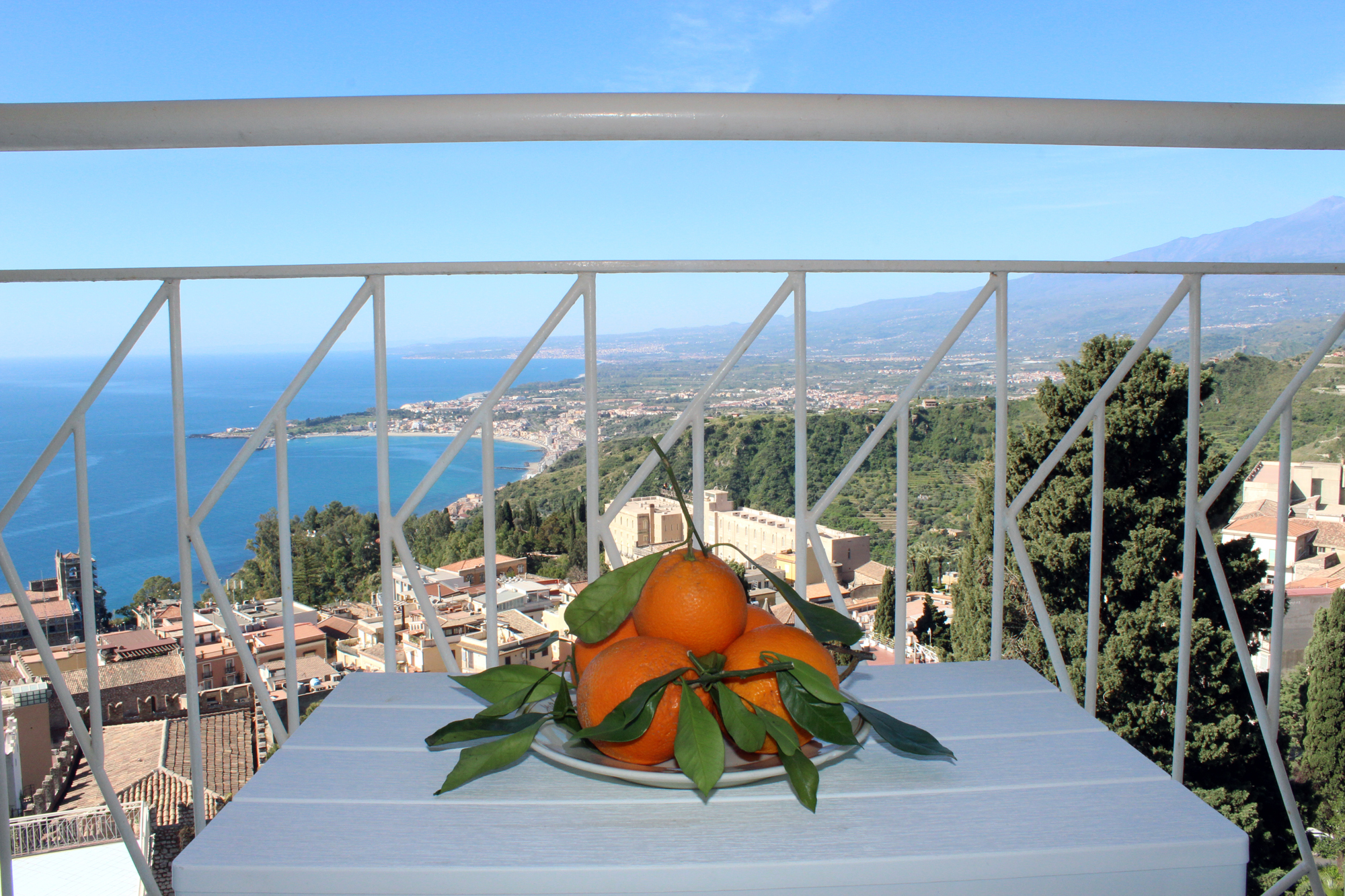 Le Camere con vista del Vulcano Etna dell' Hotel Lido MEditerranne a Taormina